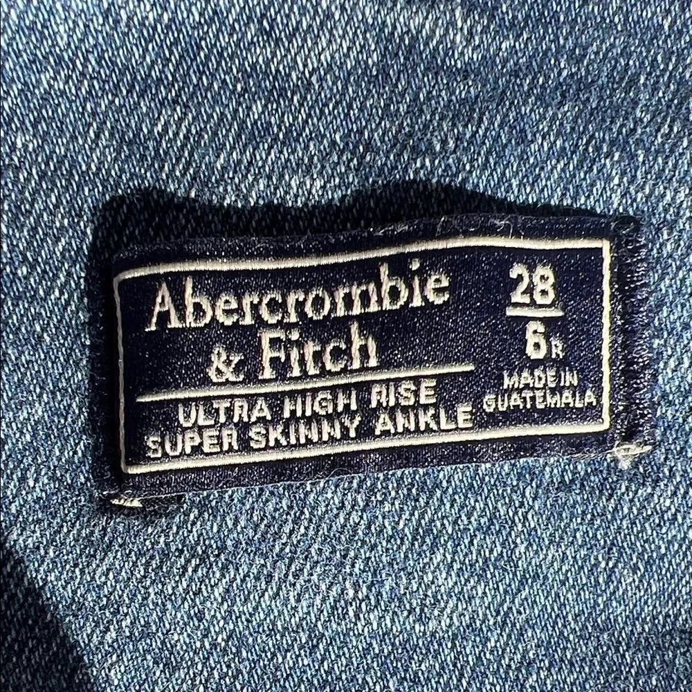 Abercrombie & Fitch  Ultra High-Rise Super Skinny Ankle Jeans in Size 6/ 28